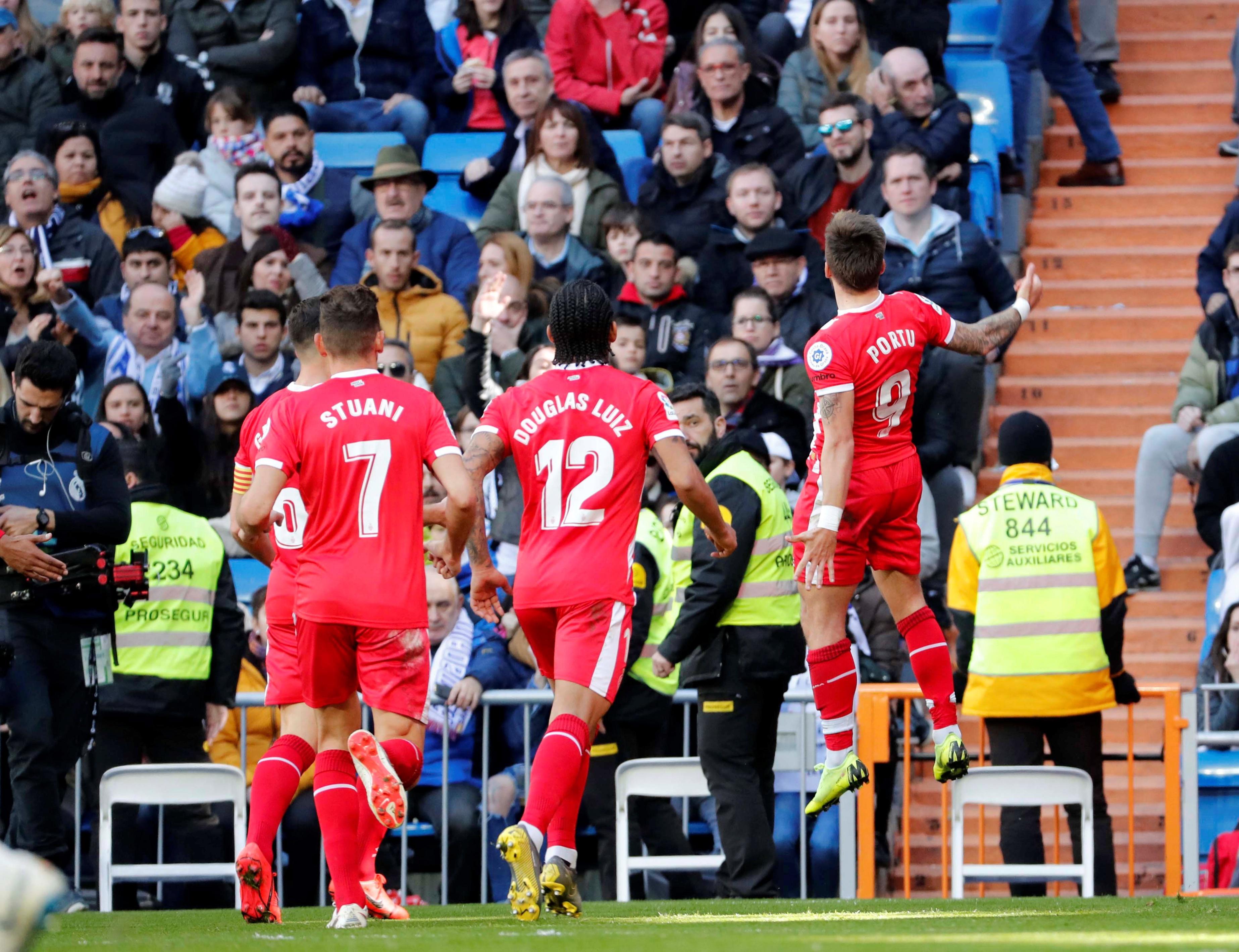 用他卓越的 用他卓越的